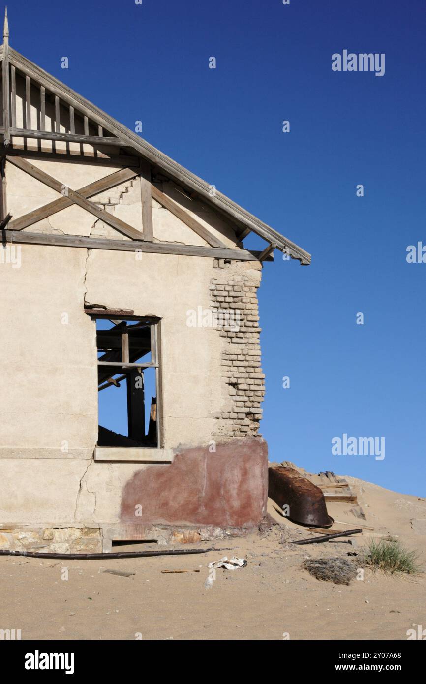 Rovine della città mineraria abbandonata di Kolmanskop in Namibia Foto Stock