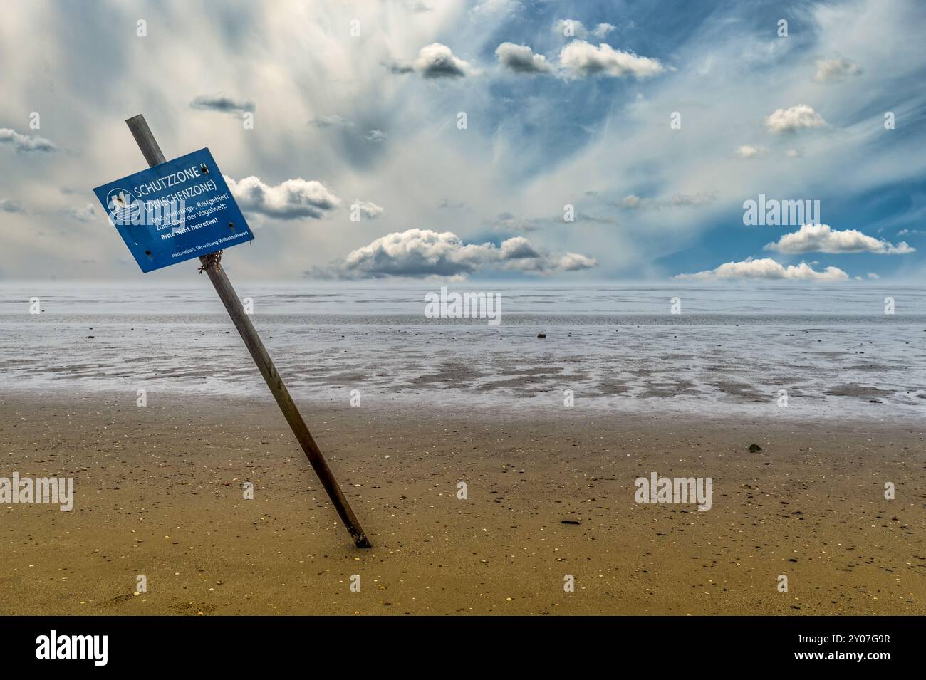 Spiaggia e distese fangose nella zona protetta Foto Stock