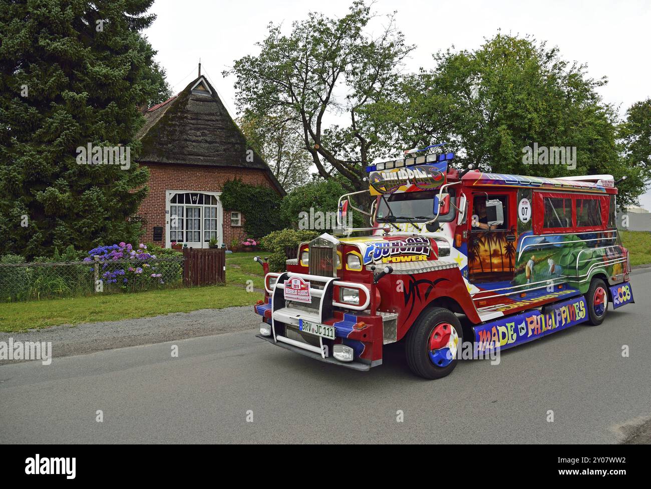 Europa, Germania, bassa Sassonia, Elba inferiore classica, tour in auto d'epoca, piccolo camion verniciato, fabbricato nelle Filippine, 2008, Amburgo, Amburgo, Republ. federale Foto Stock