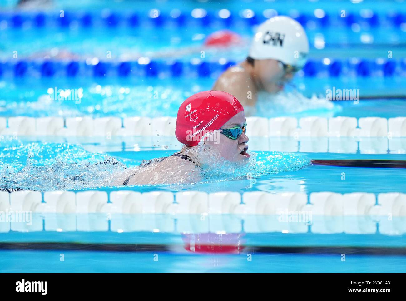 Maisie Summers-Newton durante la finale femminile di 100m Breaststroke - SB6 alla South Paris Arena il quarto giorno dei Giochi Paralimpici estivi di Parigi 2024. Data foto: Domenica 1 settembre 2024. Foto Stock