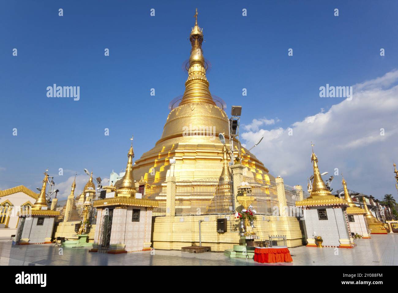 Botataung pagoda a yangon, myanmar Foto Stock