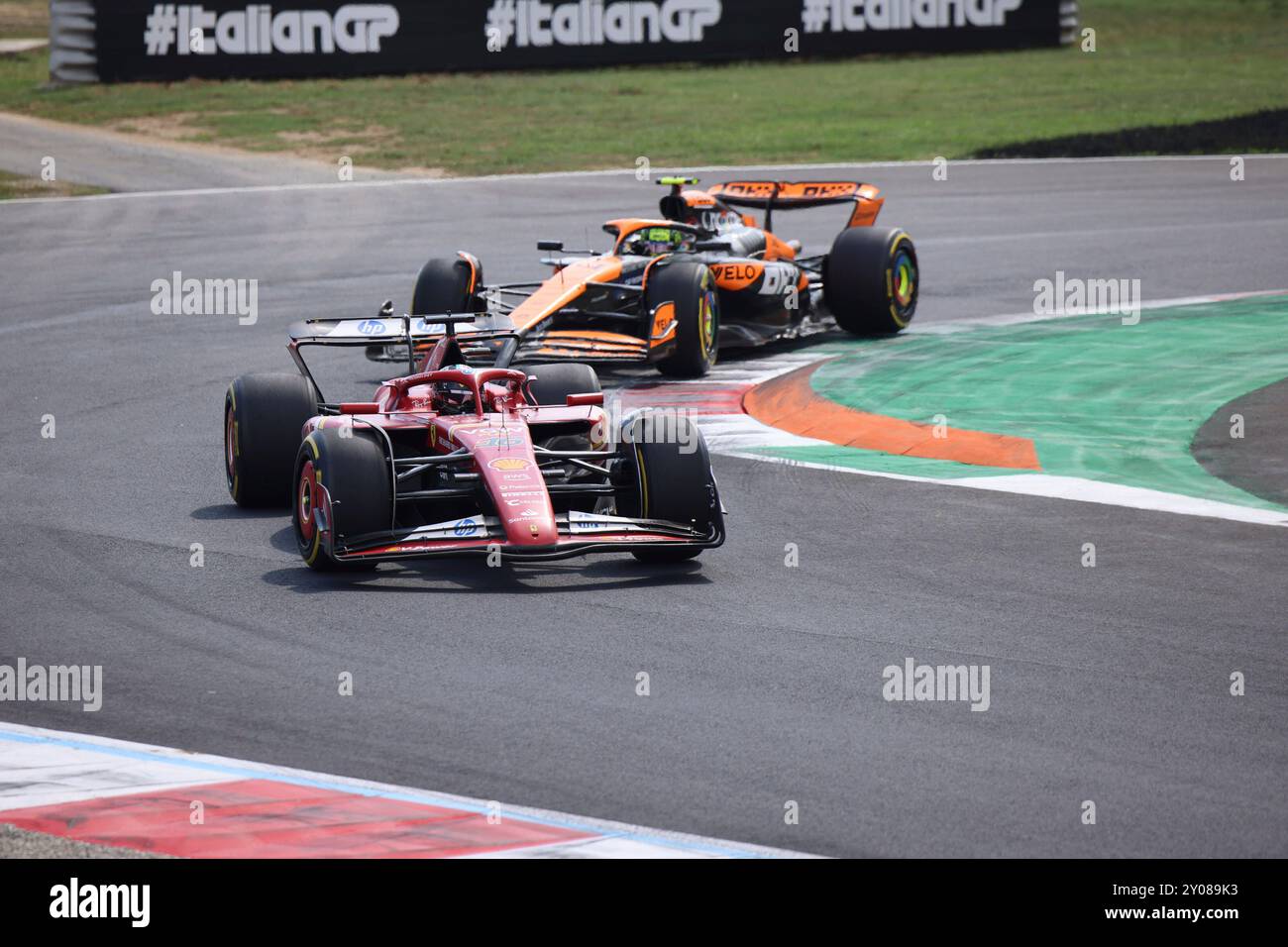 Monza, Italien. 1 settembre 2024. Lando Norris (McLaren Formula 1 Team, #04), Charles Leclerc (Scuderia Ferrari HP, #16), Rennen, ITA, Formel 1 Weltmeisterschaft, gran Premio d'Italia, autodromo Nazionale Monza, Race Day, 01.09.2024 foto: Eibner-Pressefoto/Annika Graf crediti: dpa/Alamy Live News Foto Stock