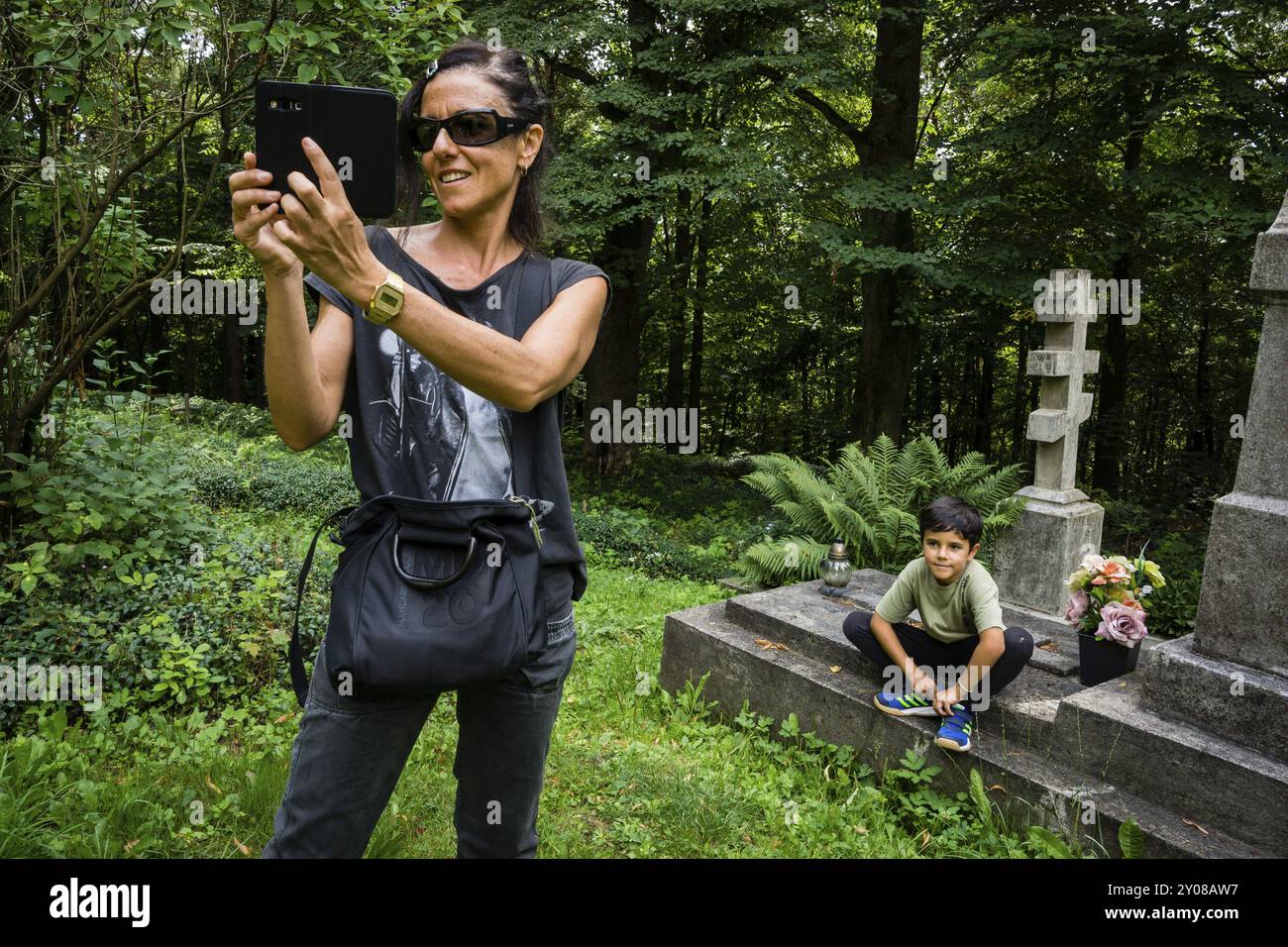 Tumba en el cementerio de Ulucz, valle del rio San, voivodato de la Pequena Polonia, Carpatos, Polonia Foto Stock