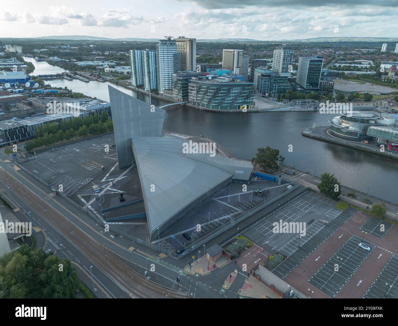 Vista aerea dell'Imperial War Museum North, Trafford Park, Manchester, Regno Unito. Foto Stock