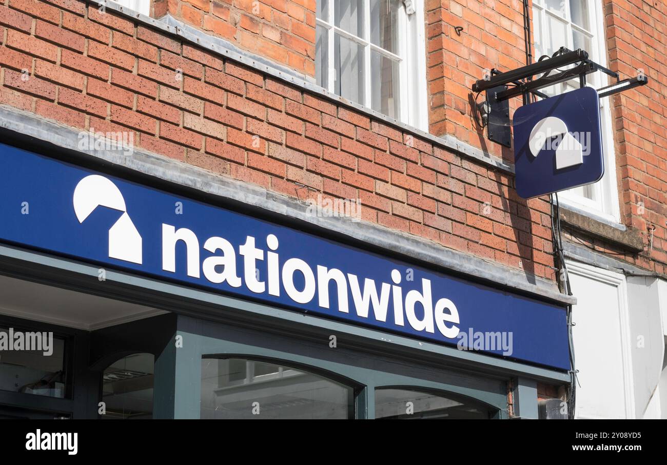 Il nuovo logo Nationwide presso una filiale di Ludlow, Inghilterra, Regno Unito Foto Stock