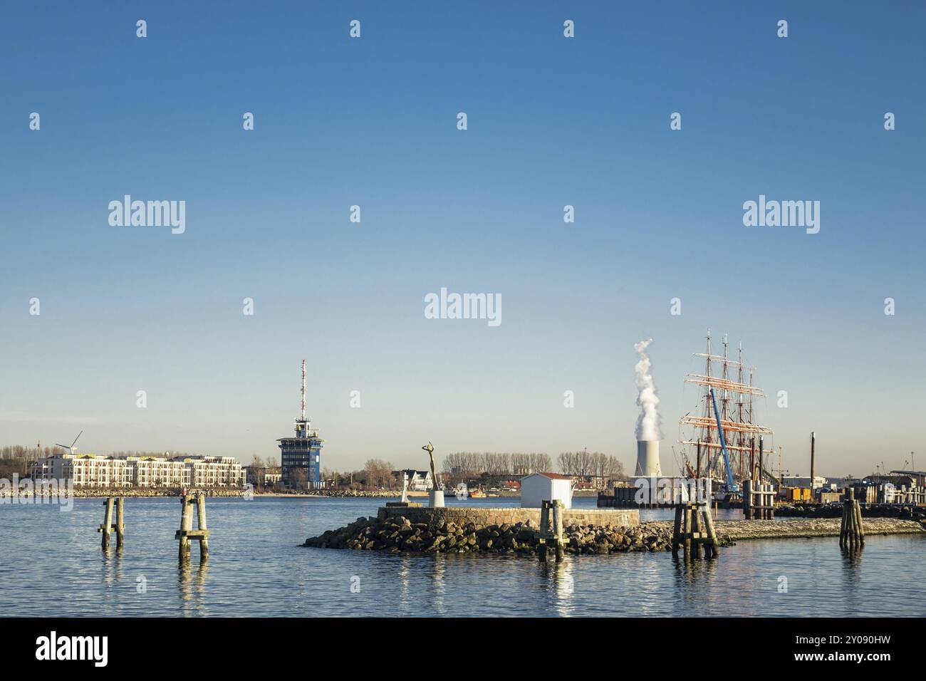 Vista del molo centrale di Warnemuende Foto Stock