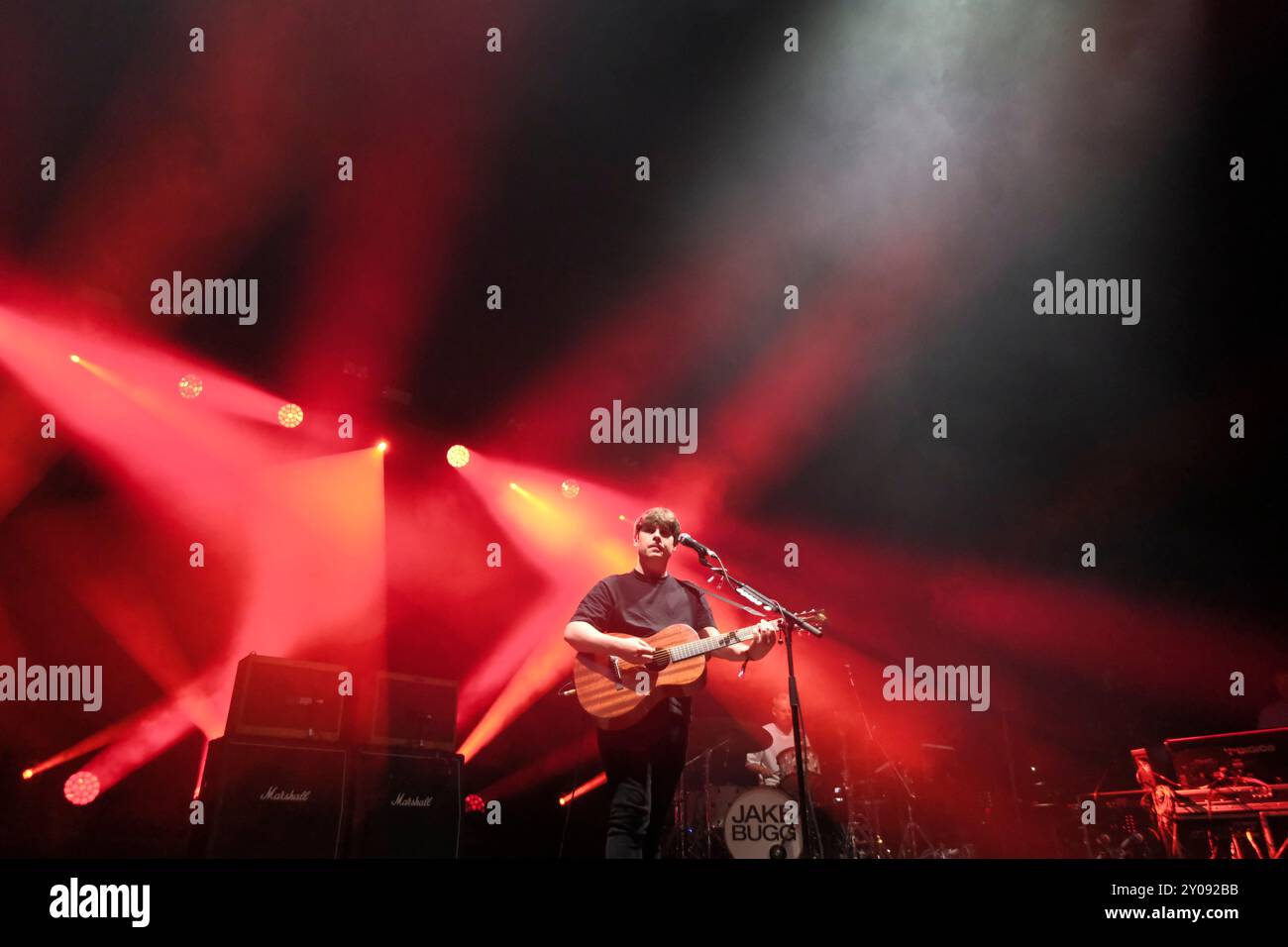 Jedburgh, Regno Unito. 1 settembre 2024. EdgeFest 2024, Festival musicale. Jake Bugg si esibisce sul palco all'EdgeFest 2024, Un nuovo festival musicale, negli Scottish Borders, che si tiene a Lilliardsedge, vicino a Jedburgh. Il secondo anno dell'evento, attirando grandi folle. Main Stage Line Up giorno due 13:00 - LATTE VERSATO 14:10 - SCOOTY E SKYHOOKS 15:25 - LUCY SPRAGGAN 16:45 - SCOUTING PER RAGAZZE 18:15 - JAKE BUGG 19:45 - CALLUM BEATTIE 21:15 - UB40 CON ALI CAMPBELL ( credito: Rob Gray/Alamy Live News Foto Stock