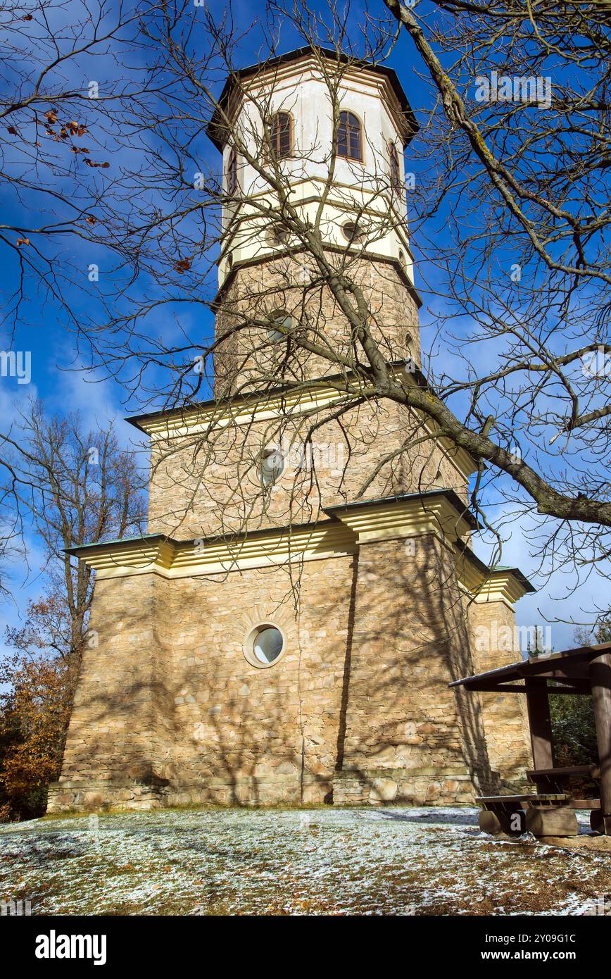 Torre di osservazione di Babilonia vicino alla città di Namest nad Oslavou, punto geodetico per la mappatura dai tempi dell'Impero austro-ungarico, Moravia meridionale, Repubblica Ceca Foto Stock