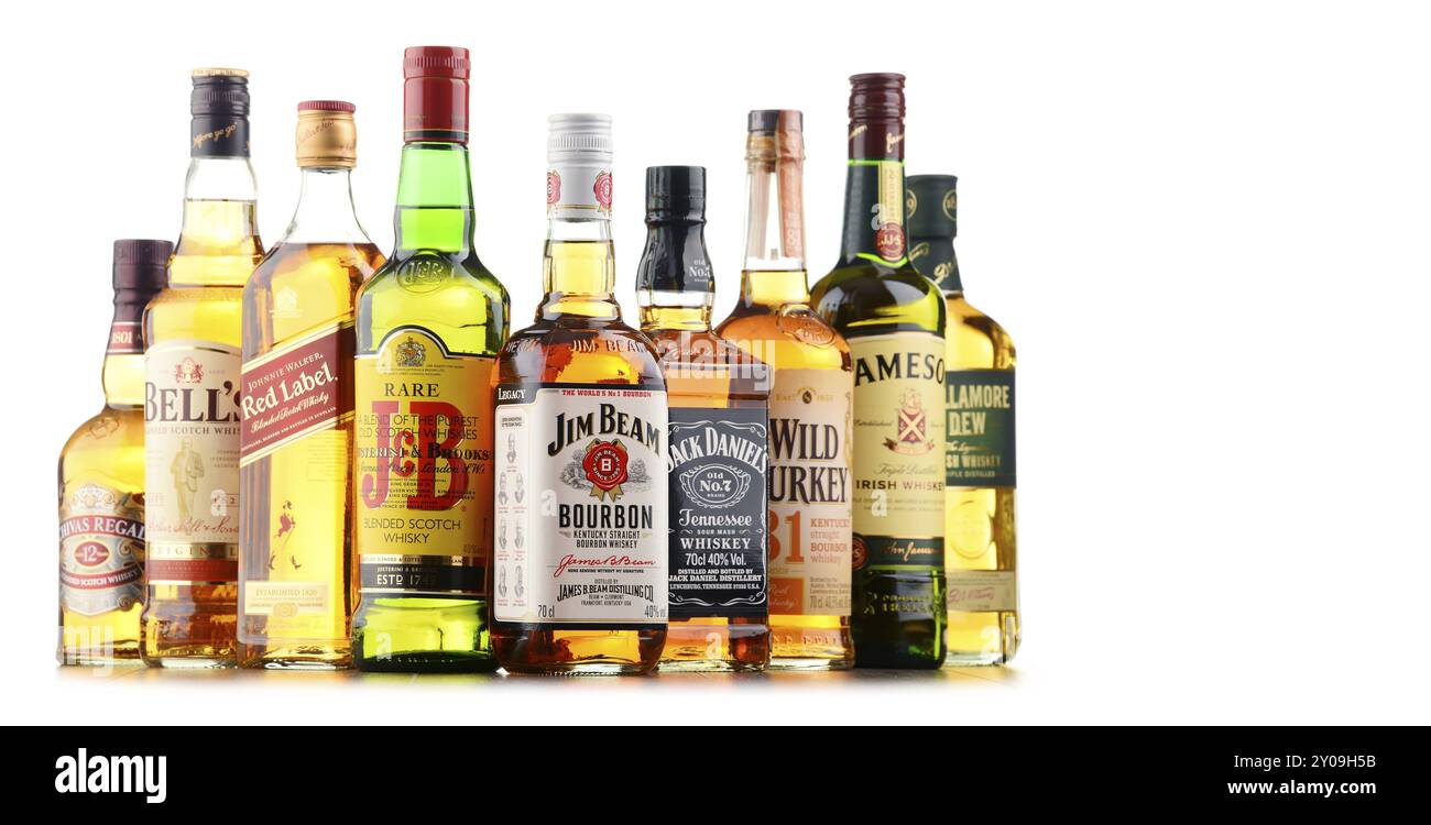 Il whiskey è il liquore più popolare al mondo. Originato probabilmente in Irlanda, ora è prodotto anche in India, Scozia, Stati Uniti, Canada e Giappone, No Foto Stock