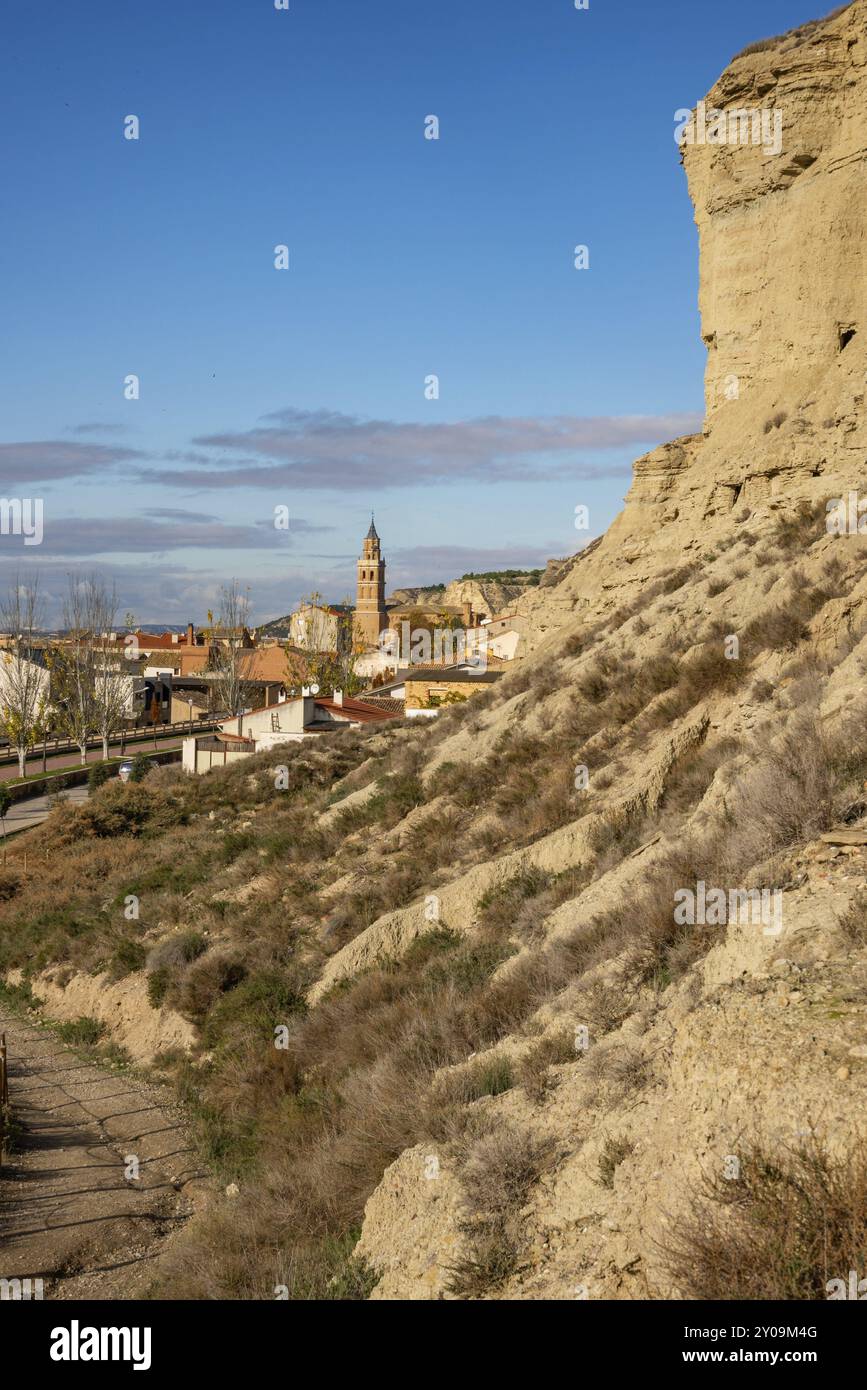 Verticale del villaggio di Arguedas e delle grotte di Arguedas, in Spagna Foto Stock