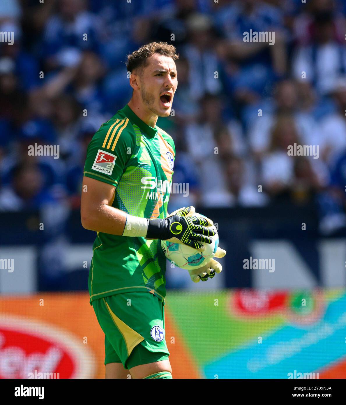 Il garante Justin HEEKEREN (GE) calcio 2a Bundesliga, 4a partita, FC Schalke 04 (GE) - FC Cologne (K) 1:3, il 1° settembre 2024 a Gelsenkirchen/Germania. Le normative #DFL vietano qualsiasi uso di fotografie come sequenze di immagini e/o quasi-video # Foto Stock