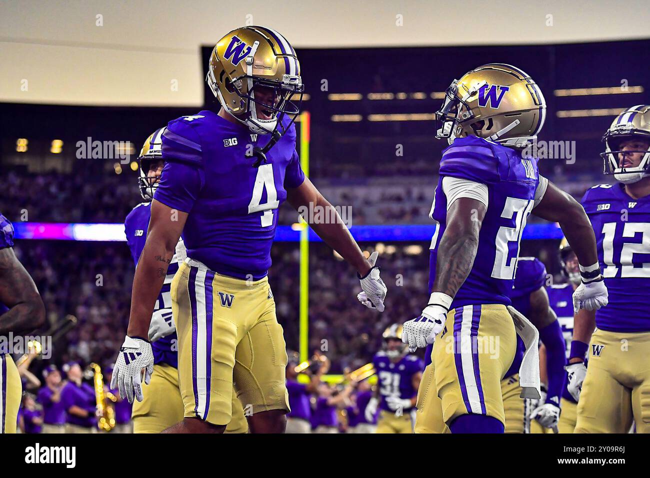 31 agosto 06, 2024: = durante la partita di football NCAA tra i Washington Huskies e i Weber State Wildcats all'Husky Stadium di Seattle, Washington. Washington sconfisse lo Stato di Weber 35-3. Steve Faber/CSM Foto Stock