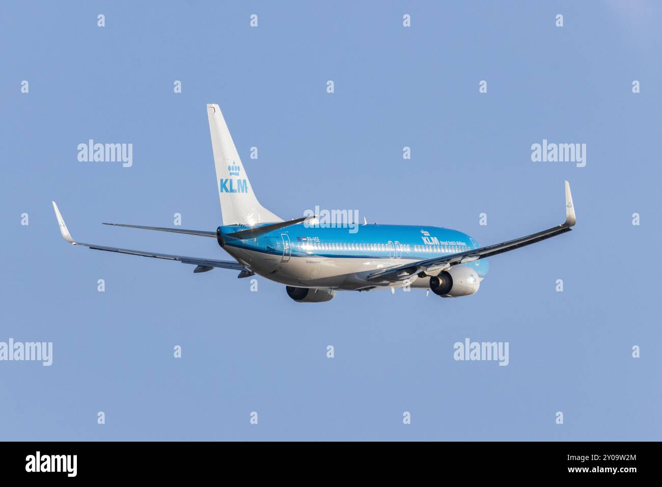 Il Boeing 737 di KLM decolla dall'aeroporto di Helsinki Foto Stock