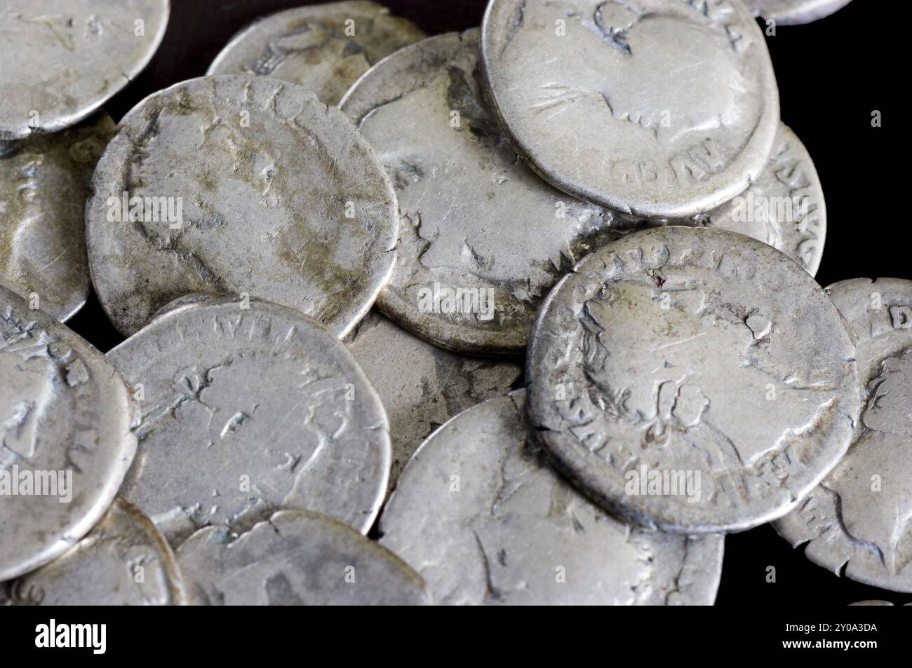 Monete antiche sono fatte di argento. Mezzi di pagamento dei secoli passati Foto Stock