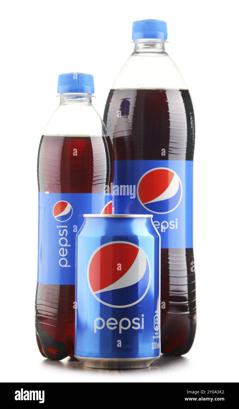 La Pepsi è una bevanda analcolica gassata prodotta e prodotta dalla PepsiCo. La bevanda è stata creata e sviluppata nel 1893 sotto il nome di Brad's drink Foto Stock