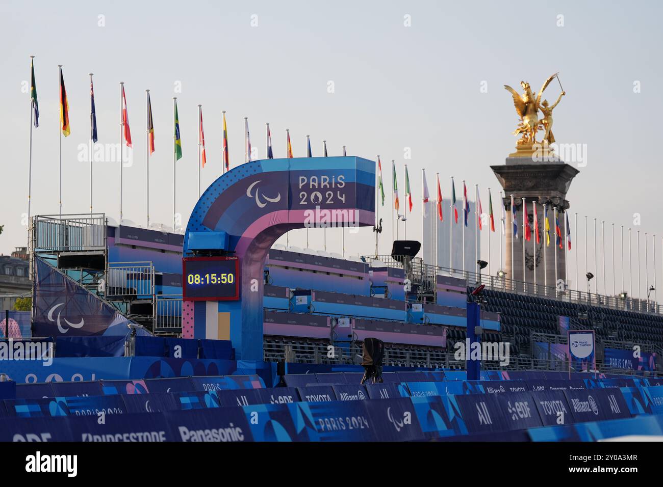 Vista della linea di partenza del triathlon rimandata il quarto giorno dei Giochi paralimpici estivi di Parigi 2024. Data foto: Domenica 1 settembre 2024. Foto Stock