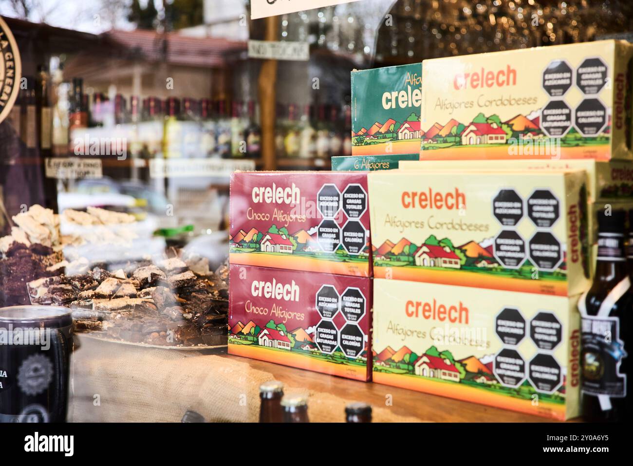 Villa General Belgrano, Cordoba, Argentina; 20 agosto 2024: Negozio che vende prodotti tradizionali, come cioccolatini e alfajores, tipici di questo tour Foto Stock