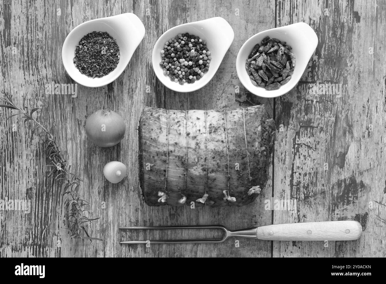 Pancetta di maiale ripiena con spezie Foto Stock