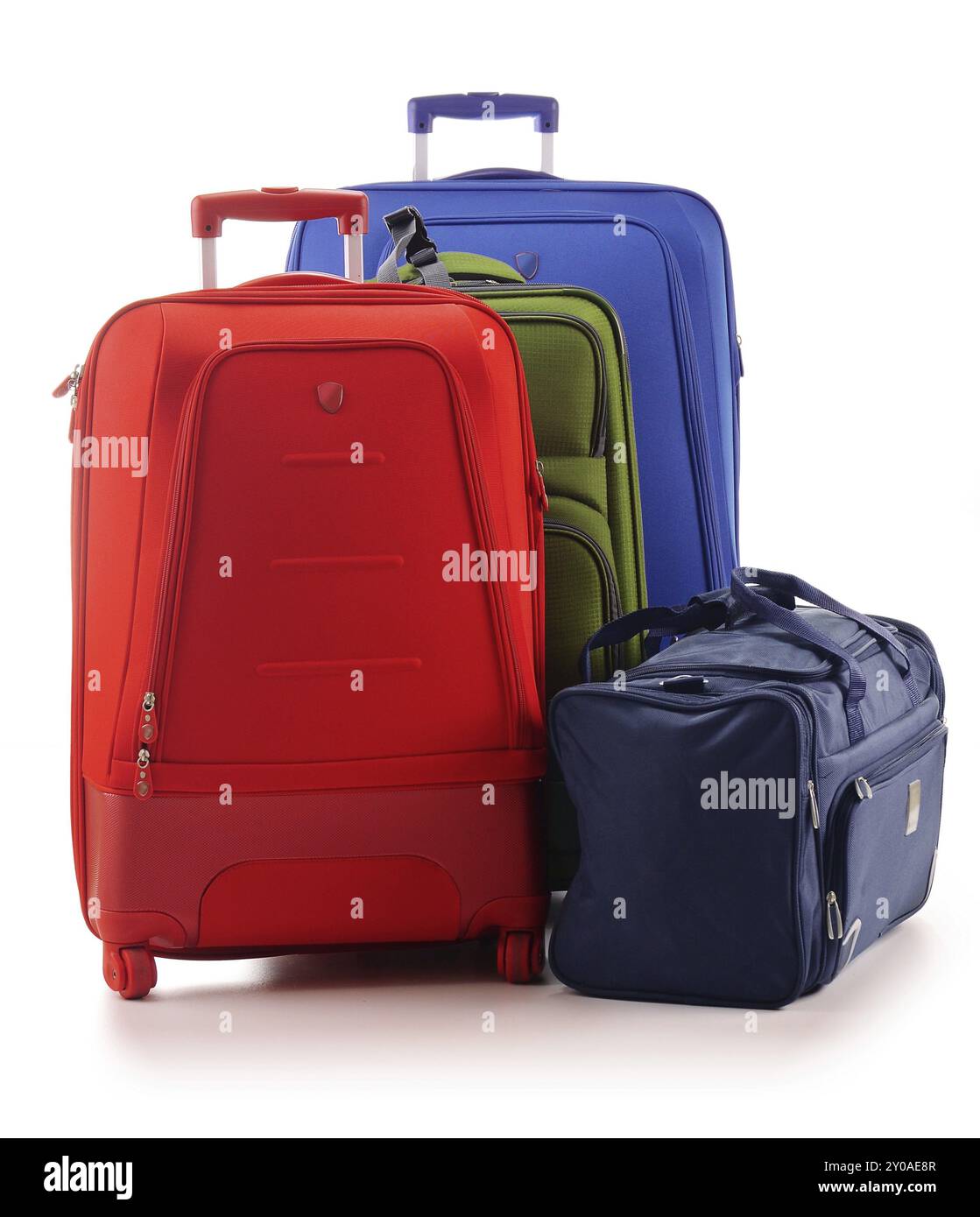 Bagagli costituito da grandi valigie isolato su bianco Foto Stock