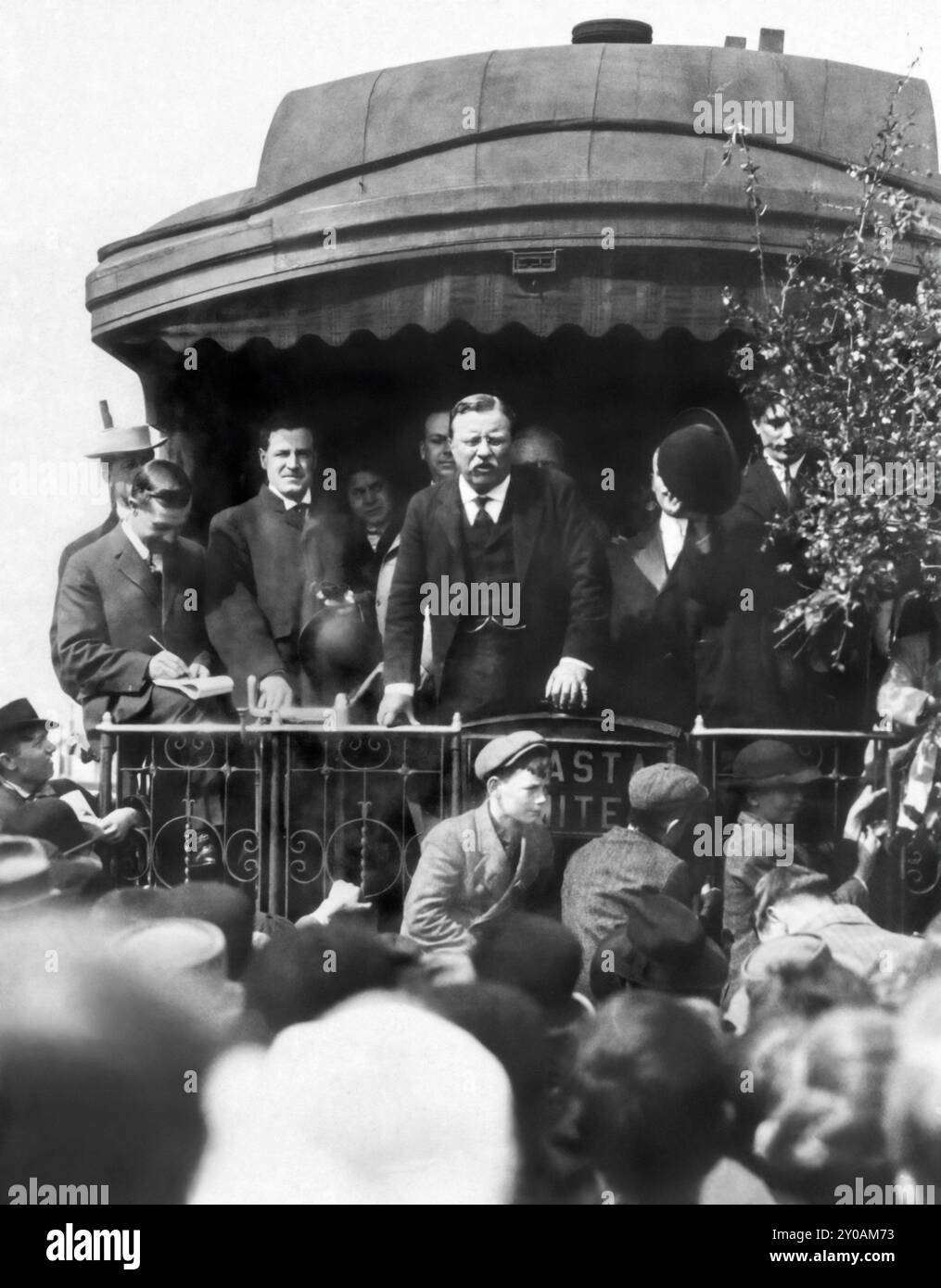 Il presidente degli Stati Uniti Theodore Roosevelt (1858-1919), fa una "sosta" a Eugene, Oregon, deposito ferroviario sulla strada per Portland il 5,1911 aprile. (USA). Foto Stock
