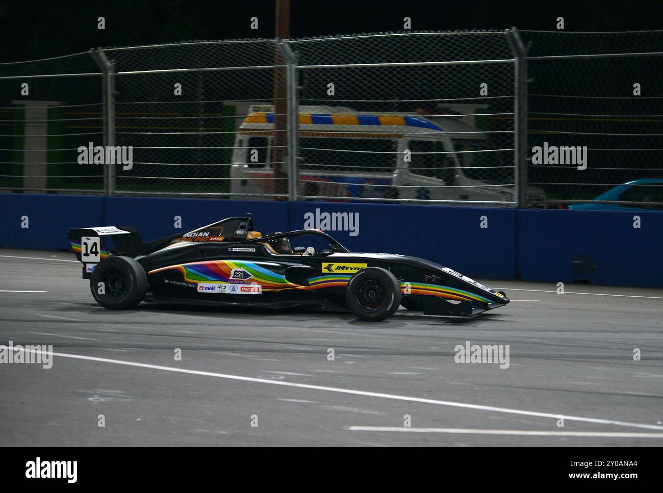 Chennai, INDIA. 1 settembre 2024. Le auto da corsa F4 sono in azione in velocità sui tracciati in gara 2 del secondo round del campionato indiano F4, che è anche la prima Indian Street Night Race di sempre a Chennai, INDIA. Crediti: Ranjith Kumar/Alamy Live News. Foto Stock