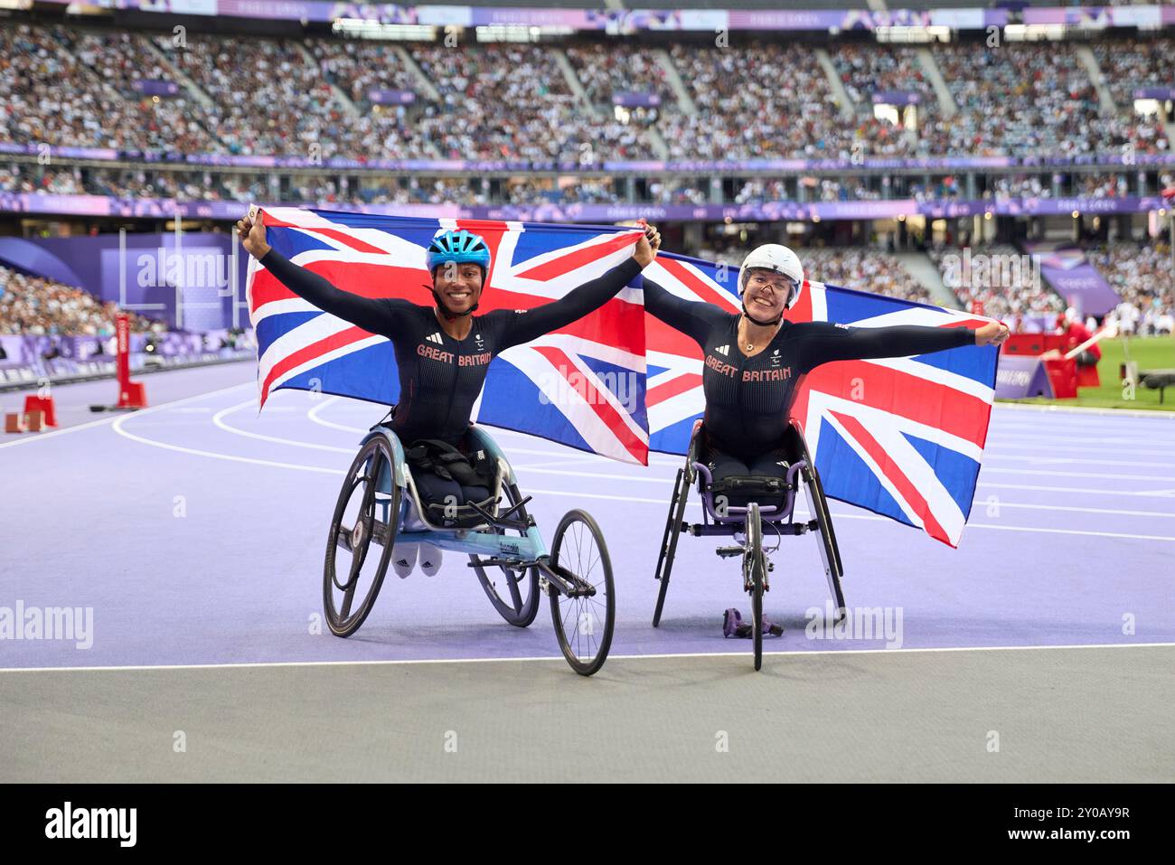 Parigi, Francia. 1 settembre 2024, Parigi, Francia. Hannah Cockroft e Kare ADENEGAN della Gran Bretagna nella finale Para Athletics Women's 100m - T34 allo Stade de France il giorno 4 dei Giochi Paralimpici di Parigi 2024. Accreditamento Roger Bool / Alamy Live News Foto Stock