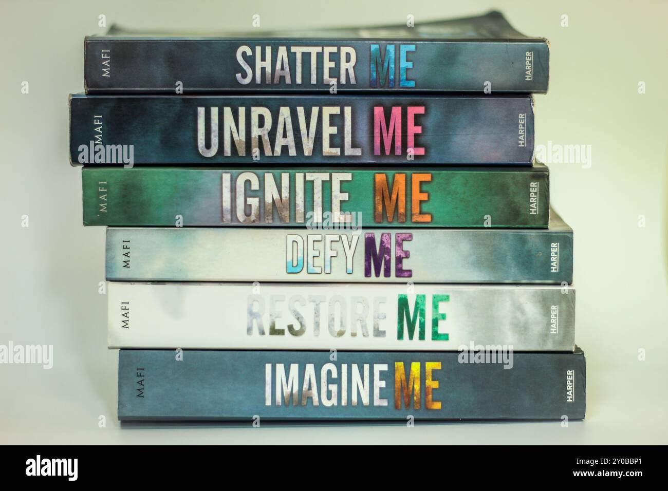 Houston, Texas, USA - 1 settembre 2024: Serie di romanzi Shatter me di Tahereh Mafi Foto Stock