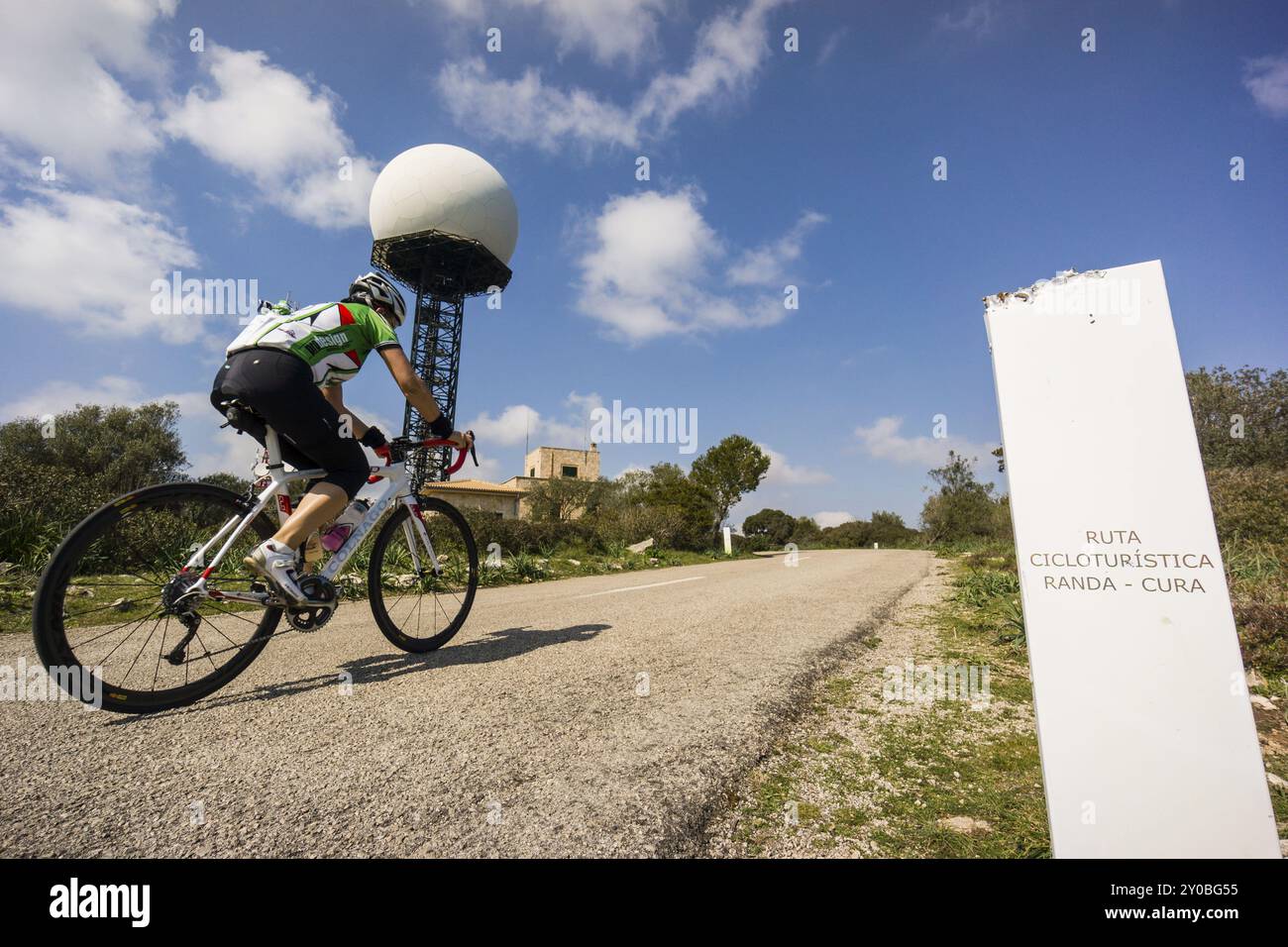 Ciclistas en la cima de la montana de Randa, Algaida, Maiorca, Isole baleari, spagna Foto Stock