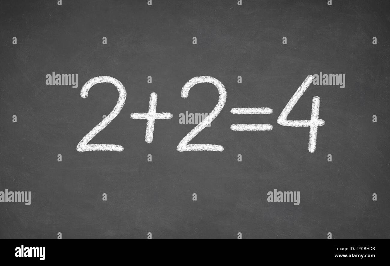 Semplice equazione matematica. due più due equivale a quattro. primo piano Foto Stock