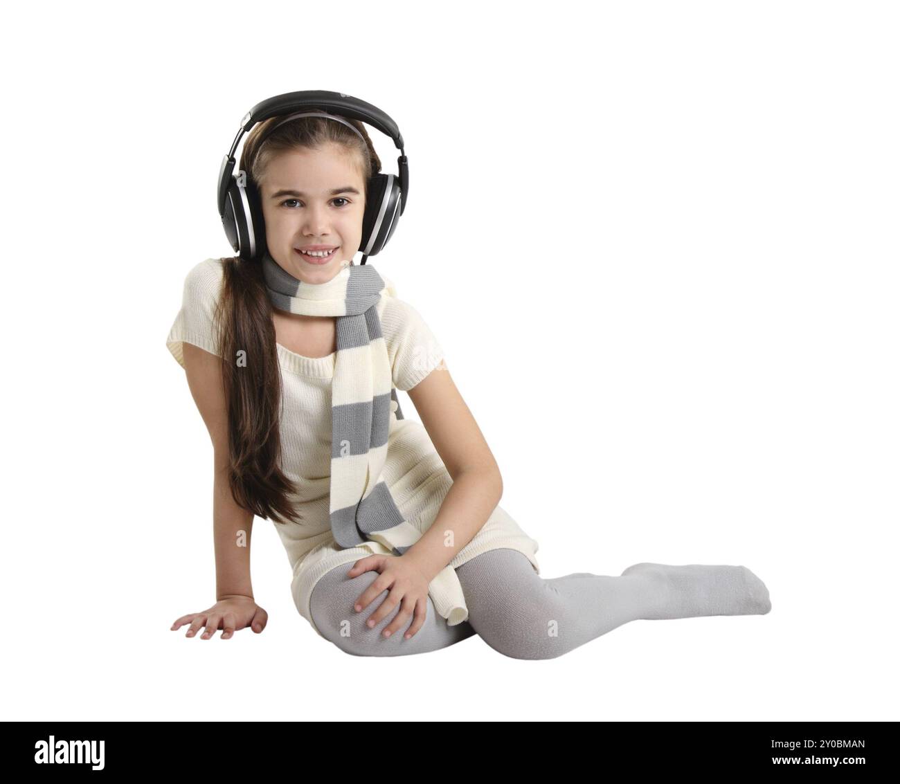 Carino bambina ascoltando la musica. Studio Foto Stock