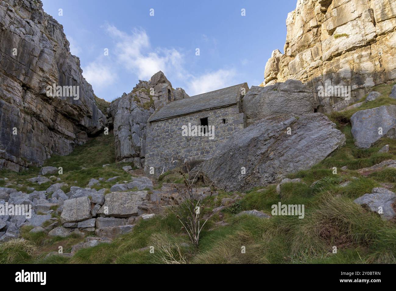 Saint Govan Cappella del vicino Bosherston in Pembrokeshire, Wales, Regno Unito Foto Stock