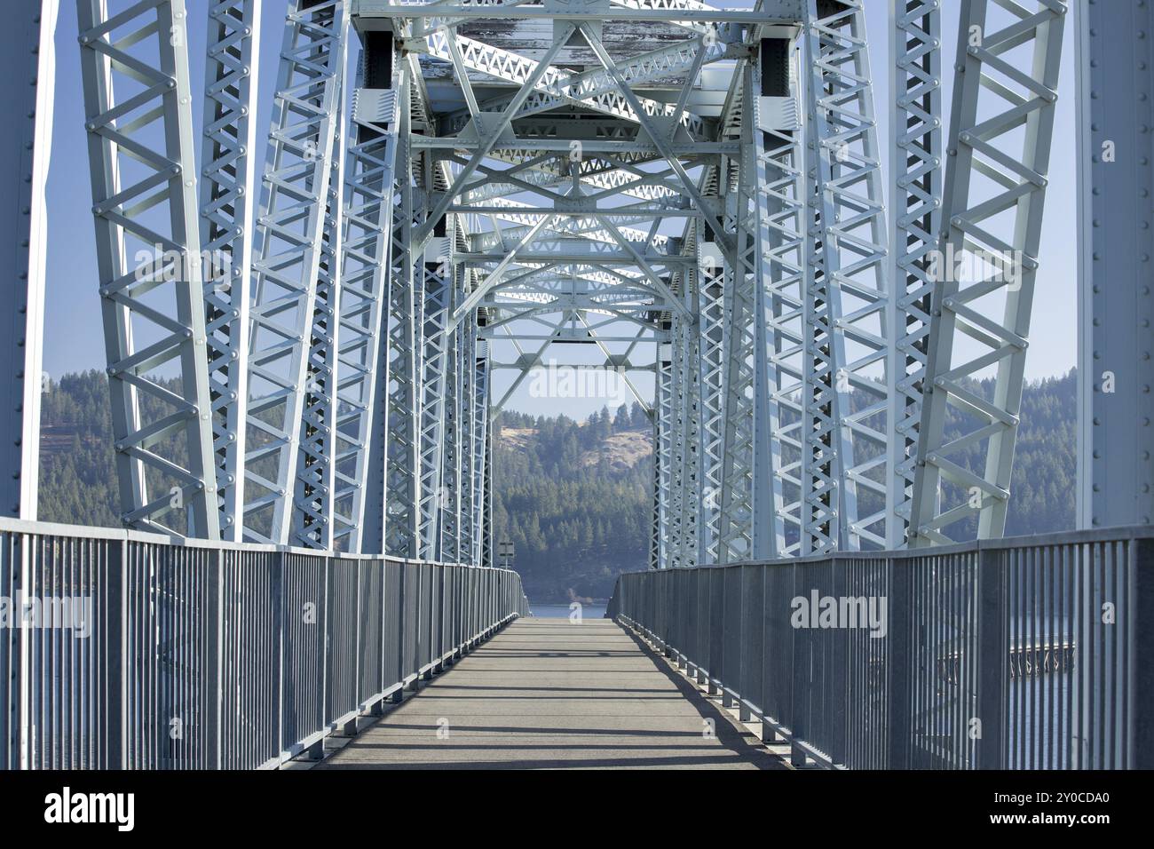 Sul sentiero del ponte Coeur d'Alenes, percorso ciclabile all'Heyburn State Park, in Idaho Foto Stock