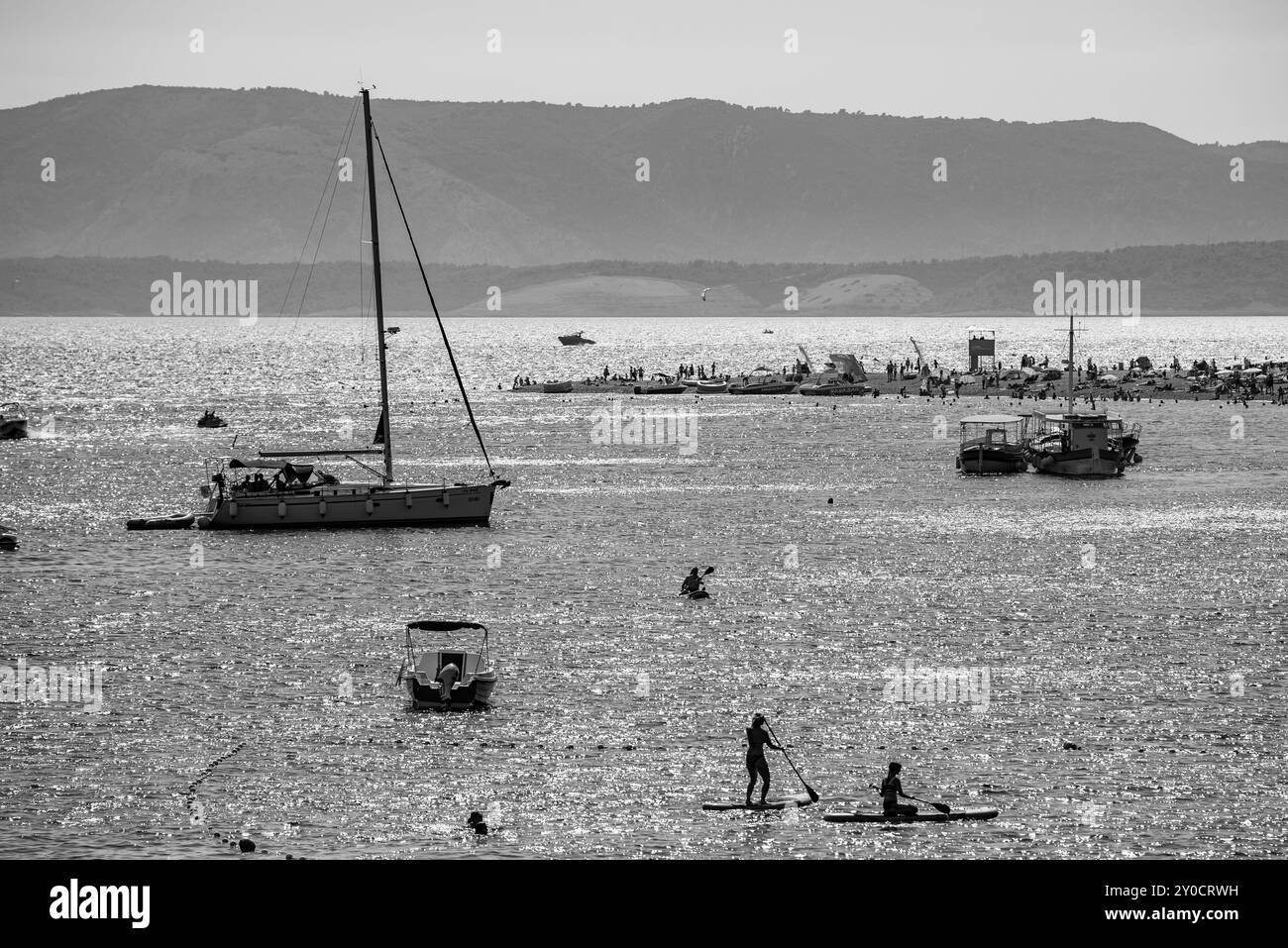 Spiaggia di Zlatni Rat (Corno d'Oro) nella città di Bol sulla costa meridionale dell'isola di Brac nel Mare Adriatico, regione della Dalmazia, Croazia, il 24 agosto 20 Foto Stock