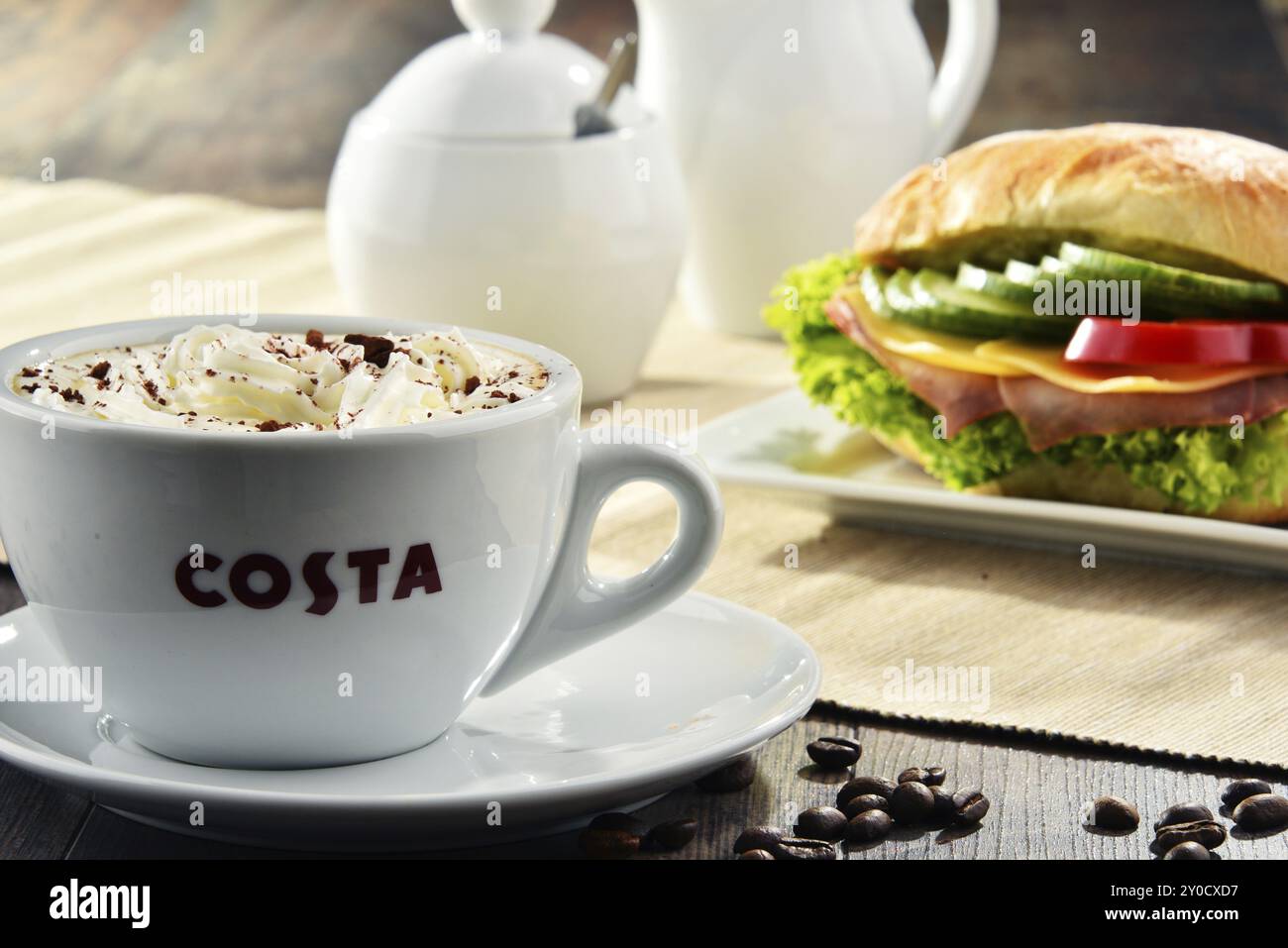 Costa Coffee è una multinazionale britannica con sede a Dunstable, Bedfordshire, seconda catena di caffetterie più grande al mondo Foto Stock