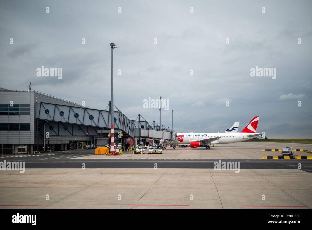 Aerei all'aeroporto Vaclav Havel di Praga, ex aeroporto internazionale Ruzyne di Praga, capitale della Repubblica Ceca, il 19 agosto 2024 Foto Stock