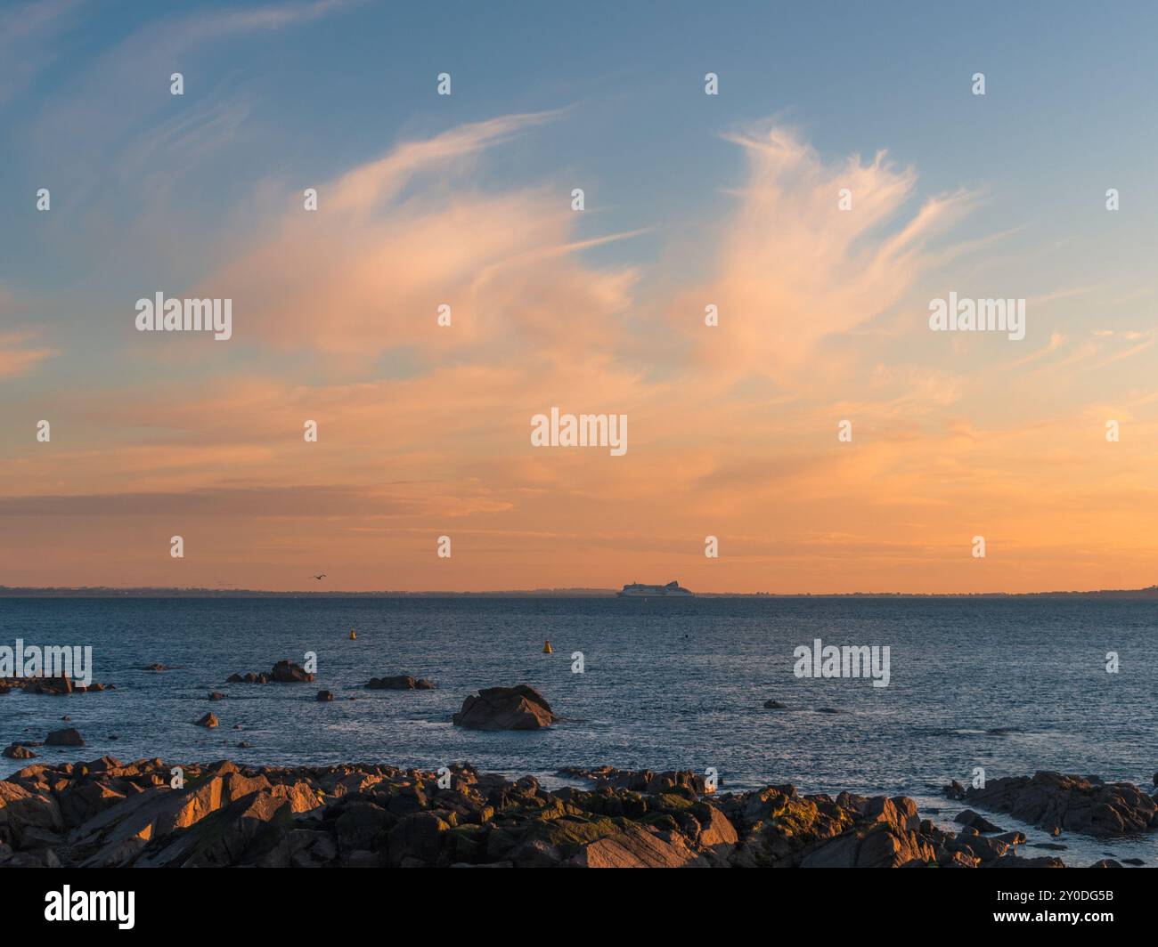 Colore e luce dopo l'alba sulla Baia di Dublino Foto Stock