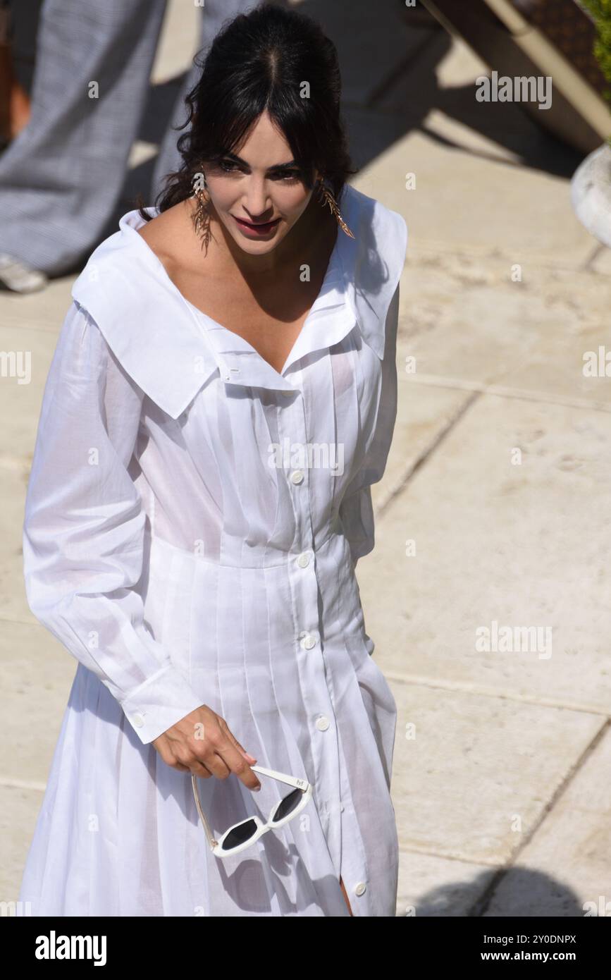 Lido di Venezia, Italia. 30 agosto 2024. Rocío Muñoz Morales arriva al molo dell'Excelsior Hotel al Lido di Venezia per la 81a Mostra del Cinema di Venezia. Credito: @ALollo/ Foto Stock
