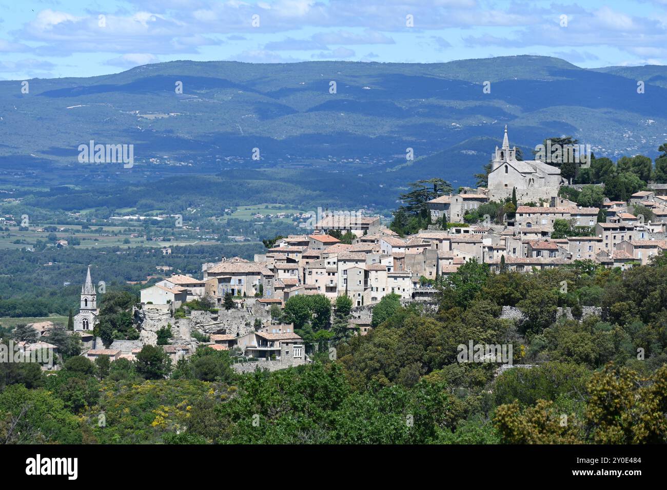 Vista sul Villaggio arroccato o sul Villaggio Hilltop di Bonnieux nel Parco regionale Luberon Vaucluse Provence Francia Foto Stock