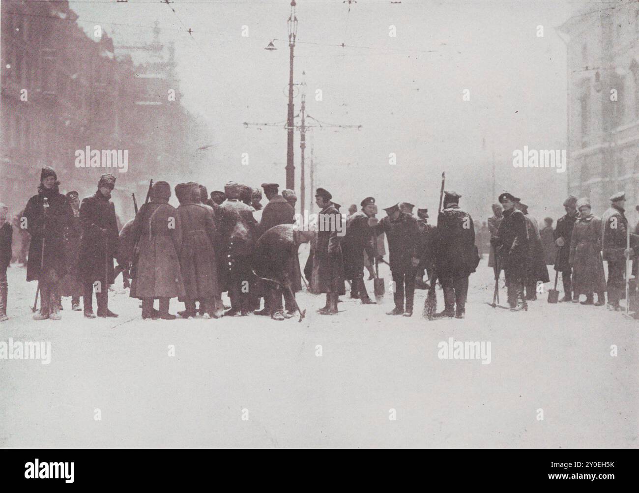 Foto d'archivio della rivoluzione in Russia. Pattuglie di strada della Guardia Rossa a Pietrogrado durante la rivolta dei junkers. Ottobre 1917 Foto Stock