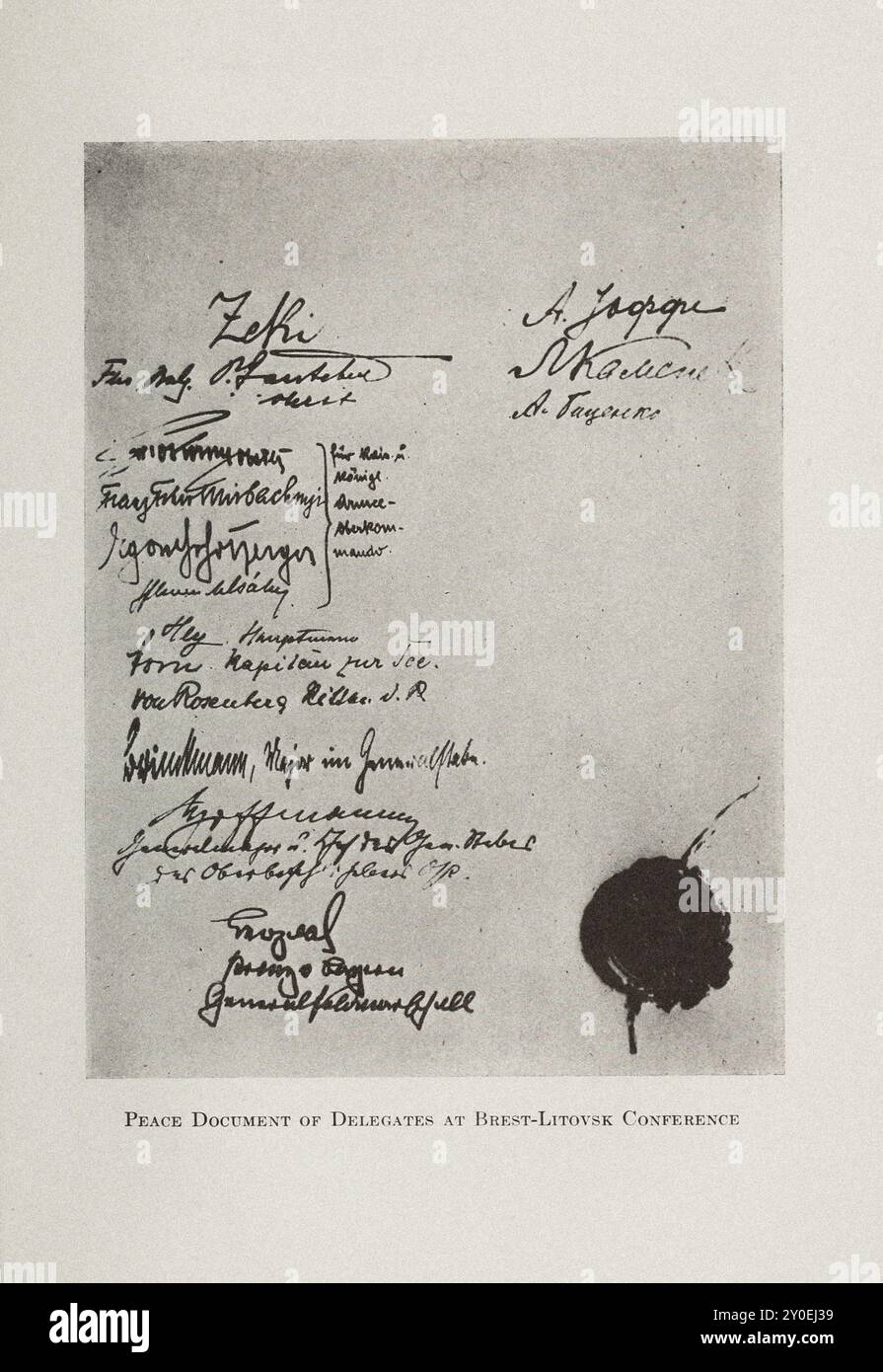 Foto d'archivio della rivoluzione russa. Trattato di Brest-Litovsk. Documento di pace dei delegati alla Conferenza di Brest-Litovsk. 3 marzo 1918 Foto Stock