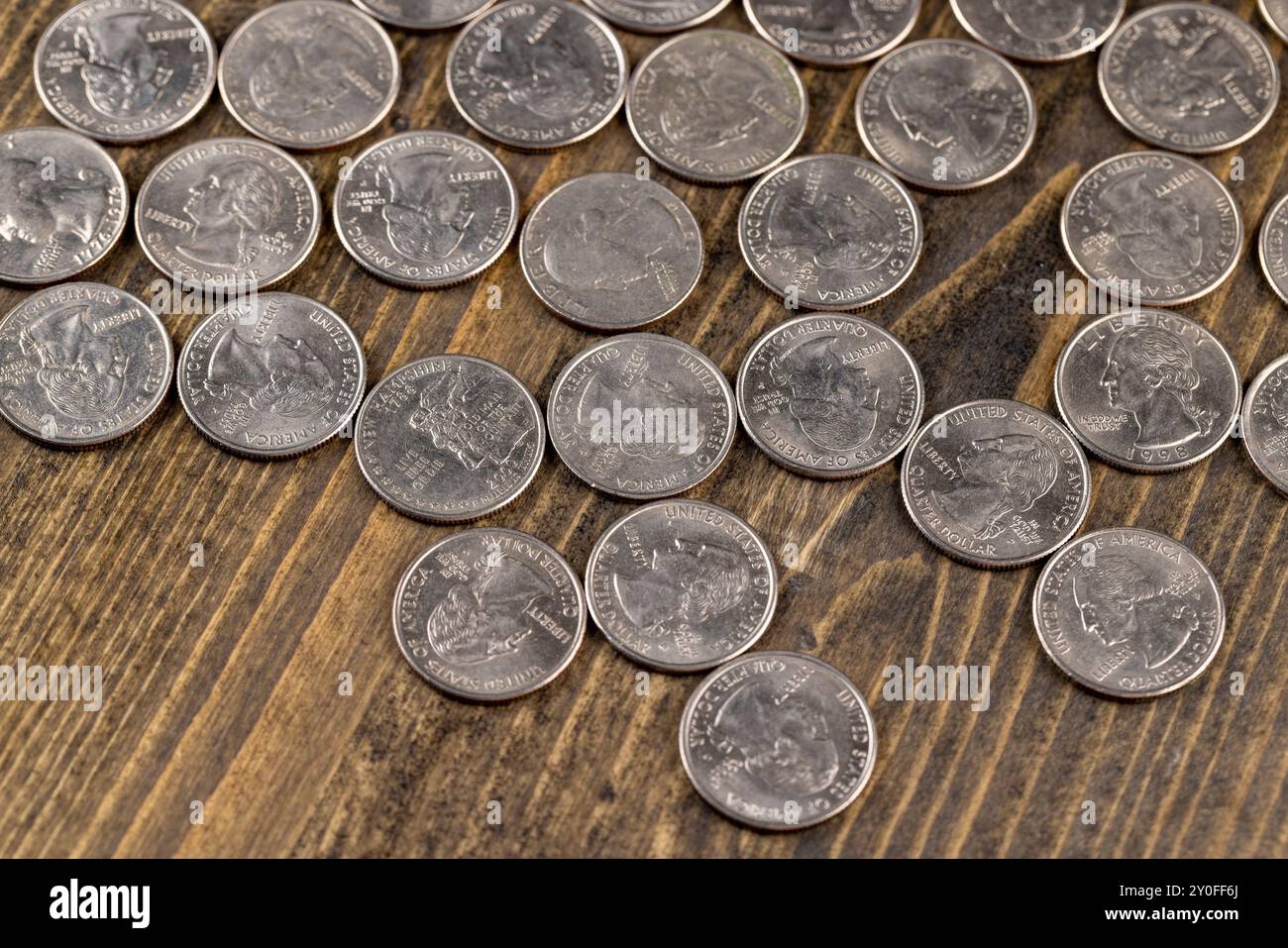 Vecchie monete americane da un quarto di dollaro, primo piano delle vecchie monete da venticinque centesimi Foto Stock