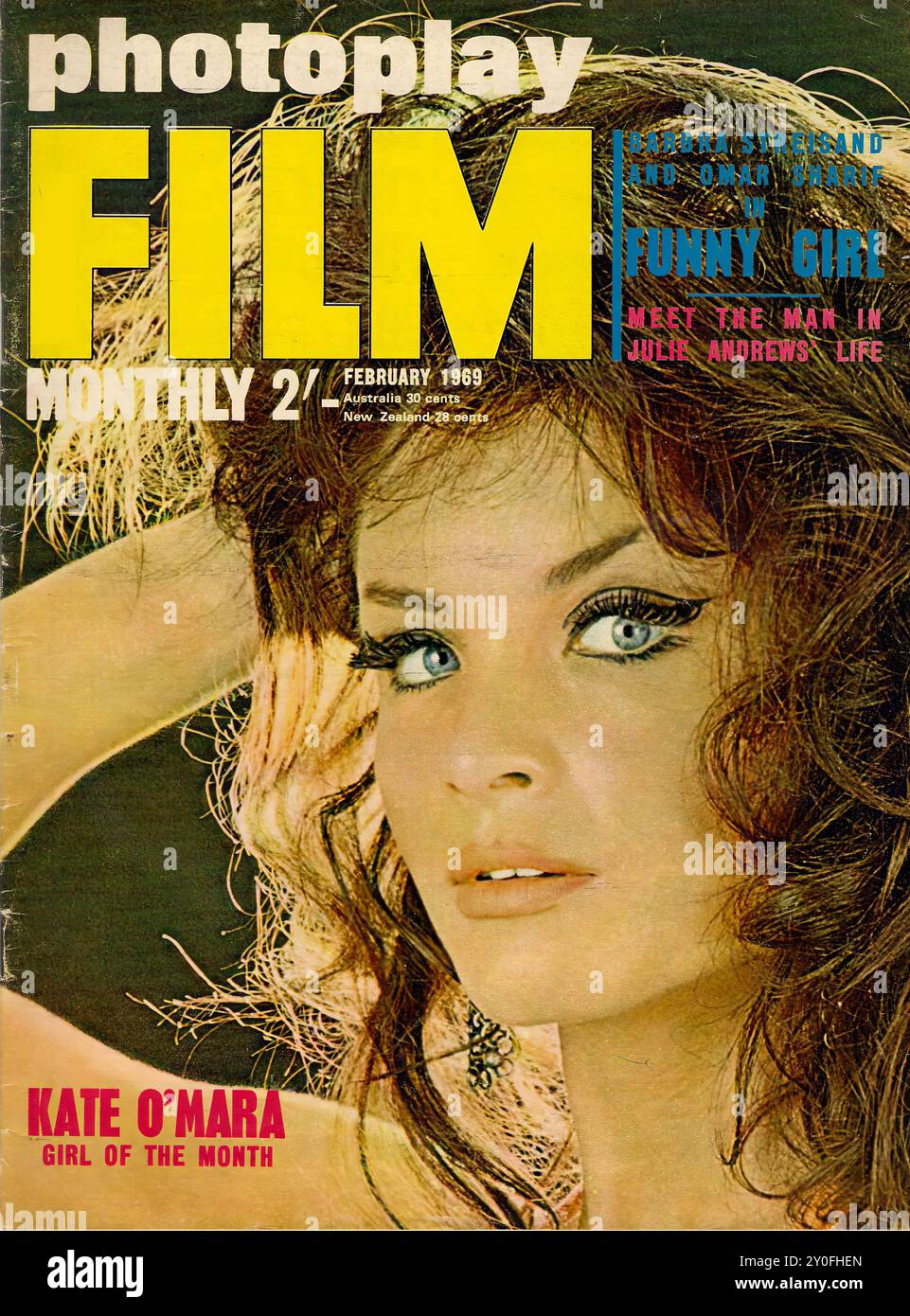 Photoplay Film Monthly Feb 1969 - copertina rivista d'epoca - fotografo sconosciuto - trascrizione di testo [ Photoplay FILM MENSILE 27 - FEBBRAIO 1969 Australia 30 centesimi nuova Zelanda 28 dents MEET THE MAN IN JULIE ANDREWS LIFE KATE o'MARA GIRL OF THE MONTH ] SOLO PER USO EDITORIALE ! Foto Stock