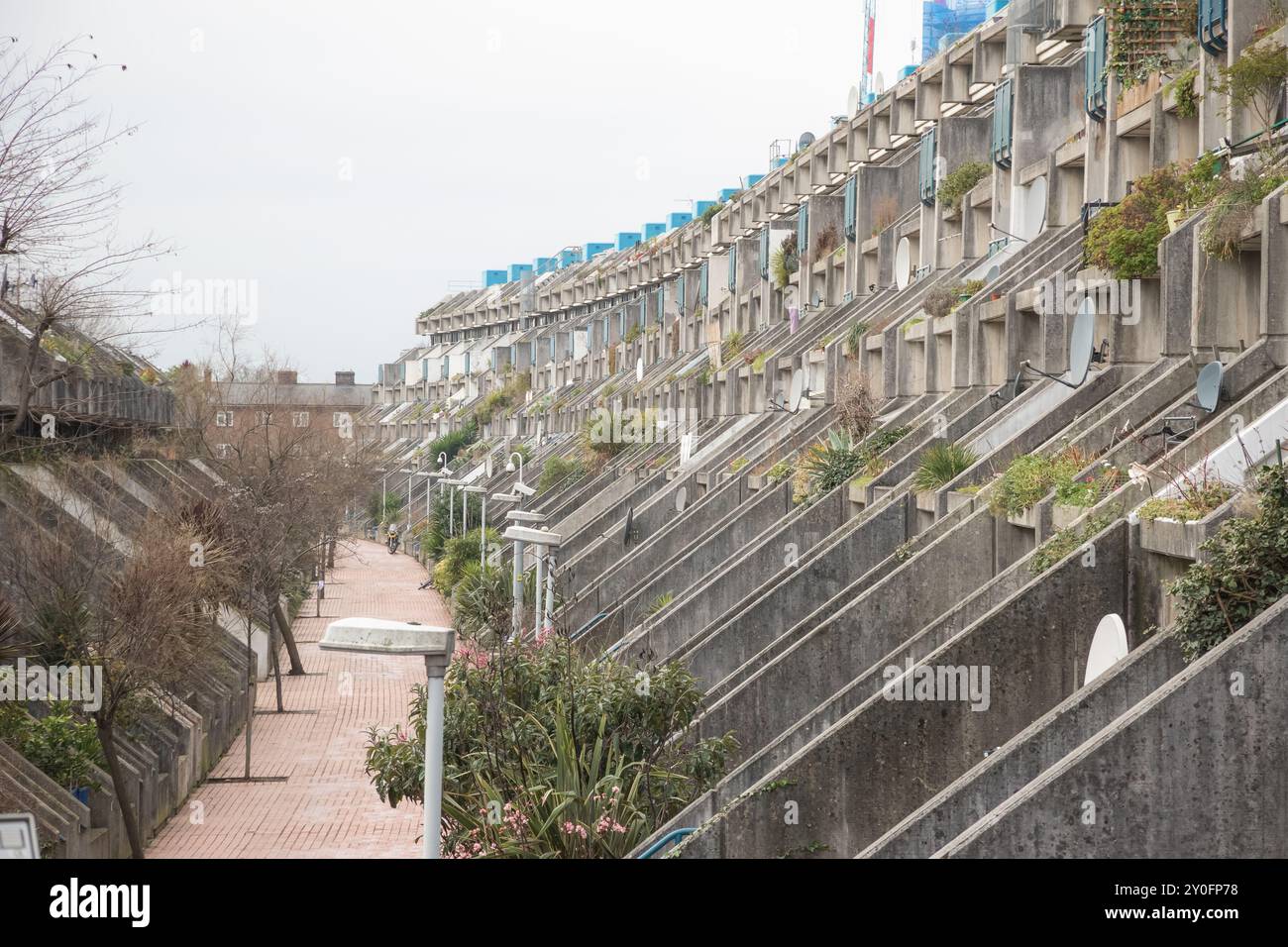 Facciata della tenuta di Alexandra Road, architettura brutalista a Londra, Inghilterra Foto Stock