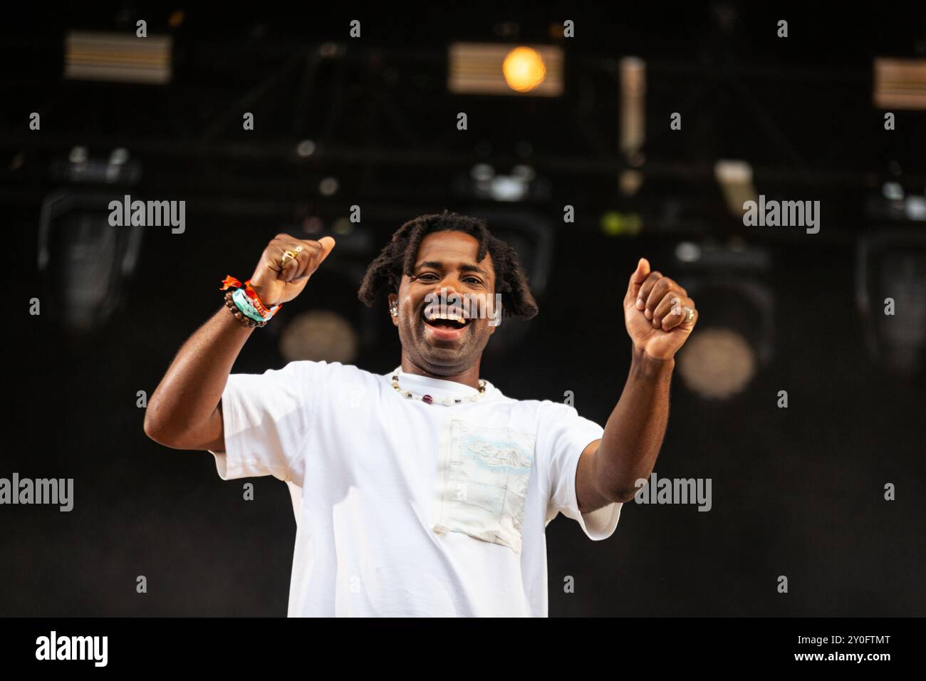 La cantante e cantautrice britannica, Sampha, si esibisce dal vivo al festival Rock en Seine. Foto Stock