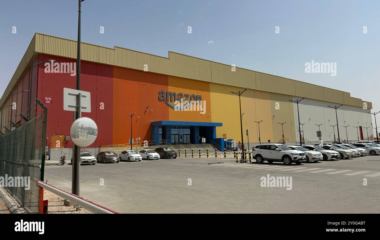 Riyadh, Arabia Saudita, 5 agosto 2024. Magazzino Amazon che costruisce la più famosa app per lo shopping online in Arabia Saudita Foto Stock