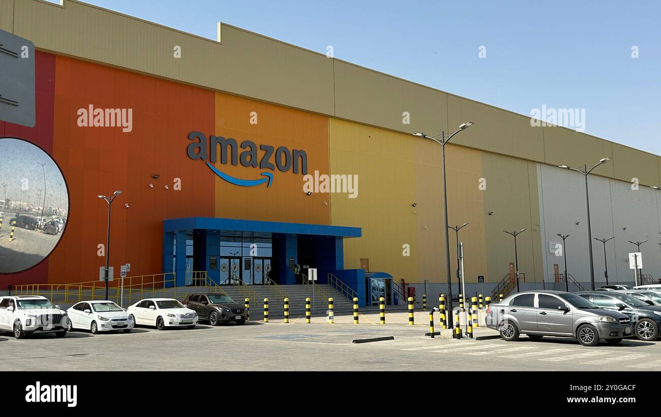Riyadh, Arabia Saudita, 5 agosto 2024. Magazzino Amazon che costruisce la più famosa app per lo shopping online in Arabia Saudita Foto Stock