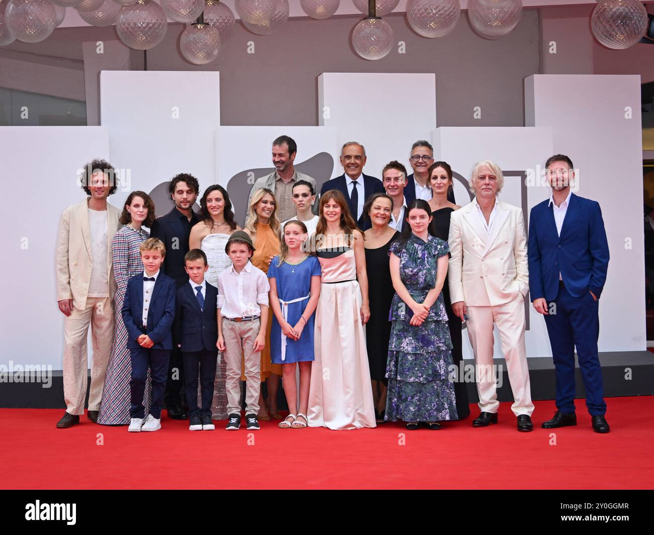 Venezia, 81 Mostra del Cinema di Venezia 2024 - giorno 6, tappeto rosso del film Vermiglio - nella foto: Paolo del Brocco, ospite (Middle LR) Leonardo Guerra Seràgnoli, Carlotta gamba, Giuseppe De Domenico, Martina Scrinzi, Francesca Andreoli, Sara Serraiocco, Maura Delporo, Orietta Notari, guest, Roberta Rovelli, Tomasso Ragno, Santiago Fondevila Sancet e ospiti Foto Stock Venezia, 81 Mostra del Cinema di Venezia 2024 - giorno 6, tappeto rosso del film Vermiglio - nella foto: Paolo del Brocco, ospite (Middle LR) Leonardo Guerra Seràgnoli, Carlotta gamba, Giuseppe De Domenico, Martina Scrinzi, Francesca Andreoli, Sara Serraiocco, Maura Delporo, Orietta Notari, guest, Roberta Rovelli, Tomasso Ragno, Santiago Fondevila Sancet e ospiti Foto Stock
