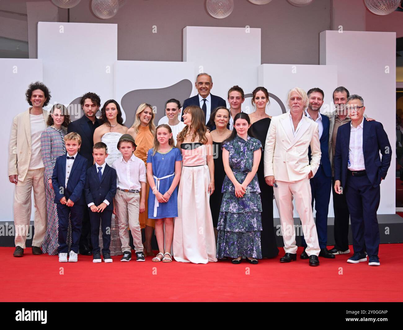 Venezia, 81 Mostra del Cinema di Venezia 2024 - giorno 6, tappeto rosso del film Vermiglio - nella foto: Paolo del Brocco, ospite (Middle LR) Leonardo Guerra Seràgnoli, Carlotta gamba, Giuseppe De Domenico, Martina Scrinzi, Francesca Andreoli, Sara Serraiocco, Maura Delporo, Orietta Notari, guest, Roberta Rovelli, Tomasso Ragno, Santiago Fondevila Sancet e ospiti Foto Stock Venezia, 81 Mostra del Cinema di Venezia 2024 - giorno 6, tappeto rosso del film Vermiglio - nella foto: Paolo del Brocco, ospite (Middle LR) Leonardo Guerra Seràgnoli, Carlotta gamba, Giuseppe De Domenico, Martina Scrinzi, Francesca Andreoli, Sara Serraiocco, Maura Delporo, Orietta Notari, guest, Roberta Rovelli, Tomasso Ragno, Santiago Fondevila Sancet e ospiti Foto Stock