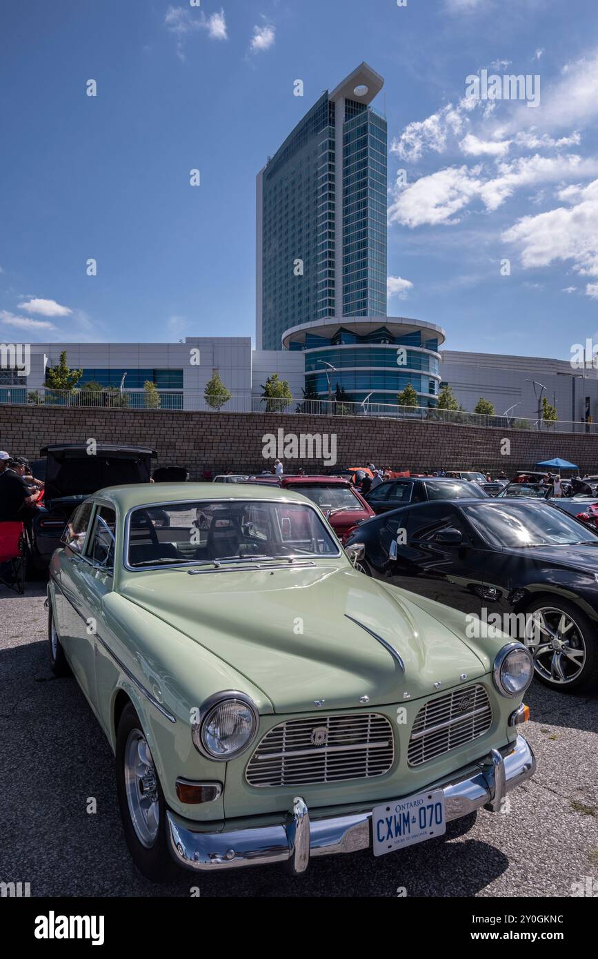 La Volvo P1200/P120 del 1957, nota anche come Amazon, è una classica auto svedese rinomata per la sua durata, il design distintivo e la sicurezza all'avanguardia Foto Stock