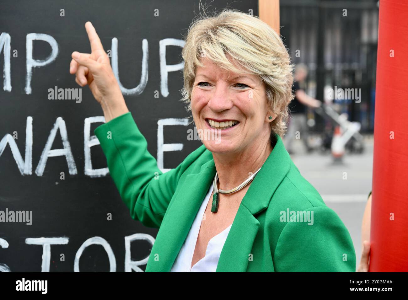 Pippa Heylings M.. P per South Cambs District, Mothers Rise Up Climate Protestation, Parliament Square, Westminster, Londra, Regno Unito Foto Stock